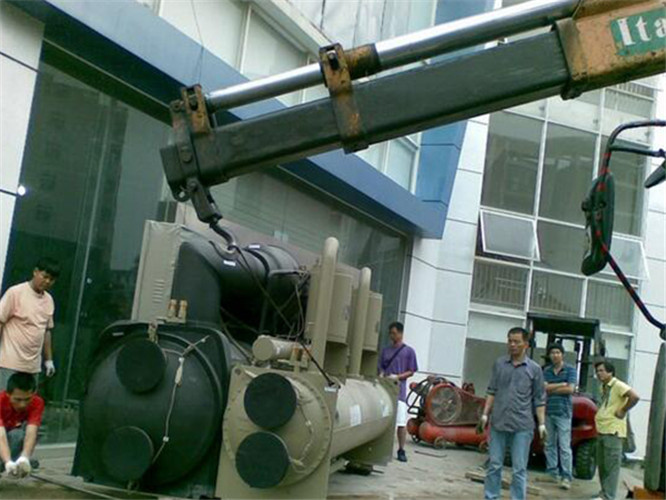 孝义市随车吊和汽车吊的核心区别是什么？哪种更省钱？